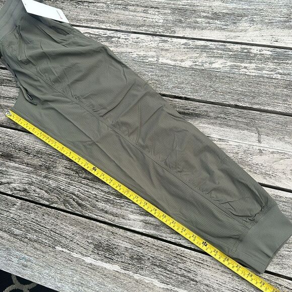 Lululemon Dance Studio Mid-Rise Jogger Full Length Army Green size 4 NWT - Picture 3 of 5